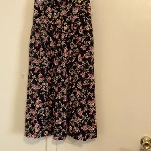 Jessica Stevens for Women, 2X gathered skirt, black with sprays of flowers.